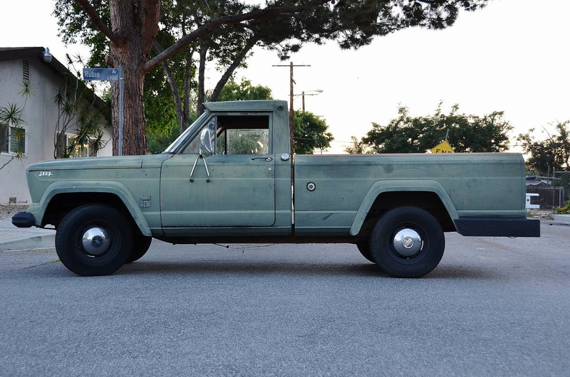 Illustration for article titled For $4,900, Are You Not Entertained By This 1964 Jeep Gladiator?
